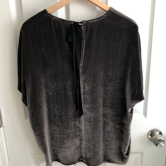 Like New! Velvet Bow-Back Top - Picture 6 of 6